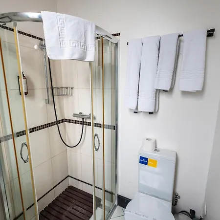Barrique 14 - Breakfast At Restaurant & Minibar - Old Town Apartment Brasov